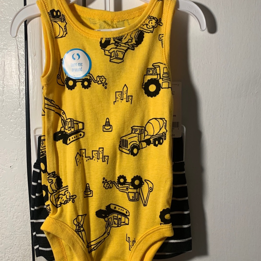 Carter’s 2 piece short set